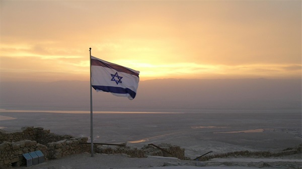 이스라엘 국기가 펄럭이고 있다.