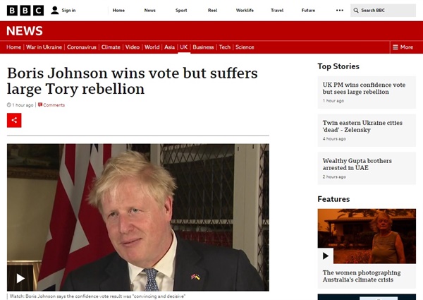 보리슨 존슨 영국 총리의 보수당 신임을 보도하는 BBC 갈무리.