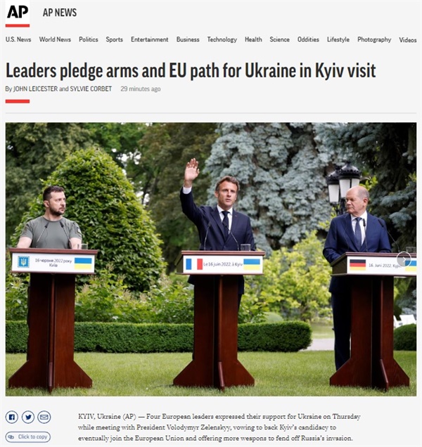 프랑스·독일·이탈리아·루마니아·우크라이나 정상 공동 기자회견을 보도하는 AP통신 갈무리.