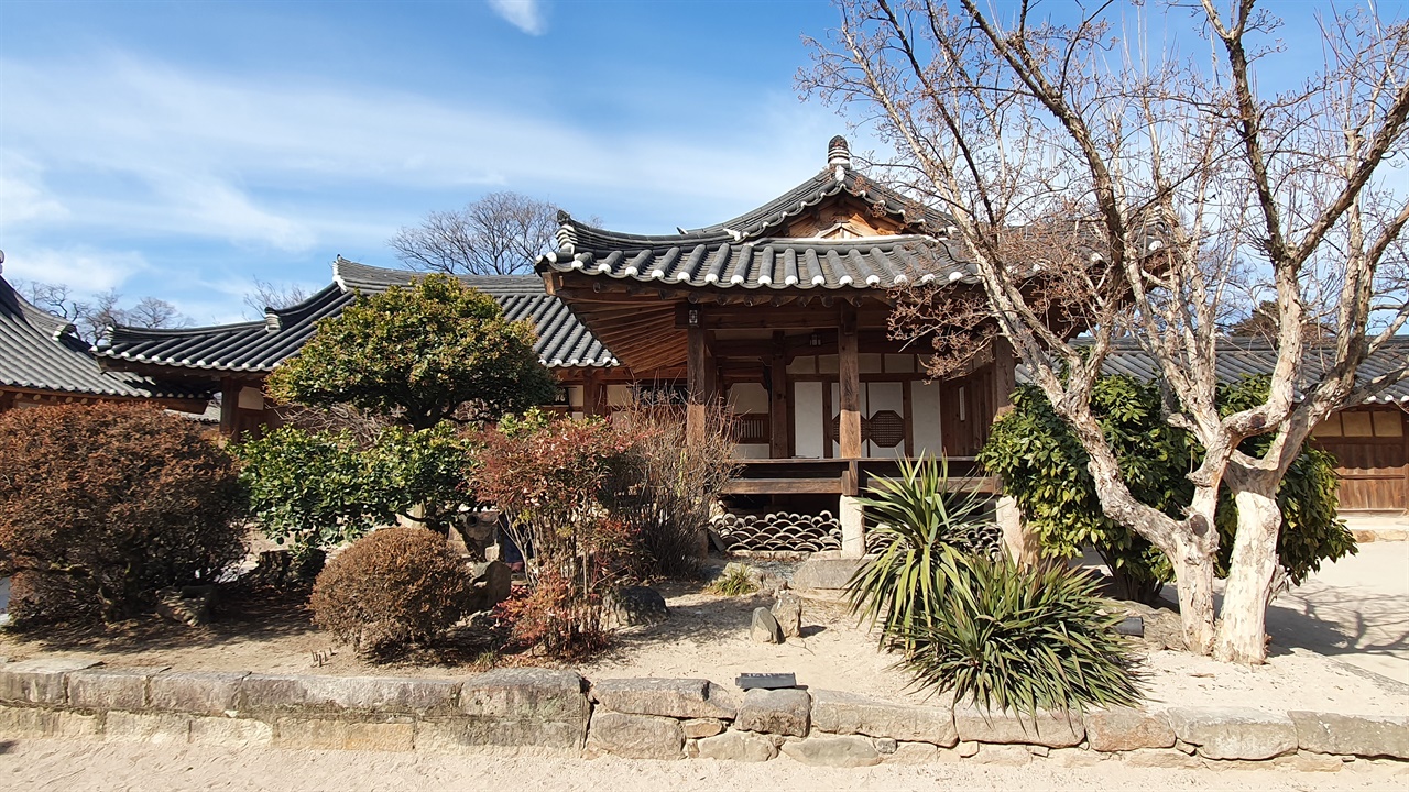 교촌마을에 위치한 최부자집은 한국의 노블리스 오블리제의 전형으로 많은 이야기를 품고 있다.