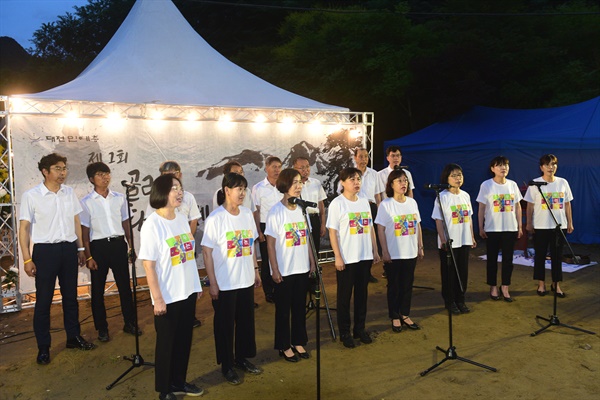 대전평화합창단의 합창 공연 모습.