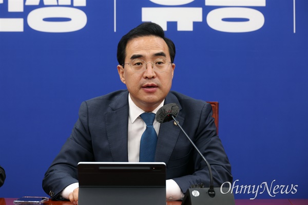 더불어민주당 박홍근 원내대표가 28일 오전 국회에서 열린 원내대책회의에서 발언하고 있다.