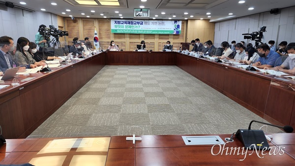 야당 의원들과 8개 교육청이 주최한 지방교육재정교부금 관련 토론회가 28일 오후 국회 의원회관에서 열렸다. 