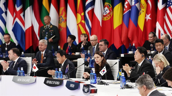 윤석열 대통령이 29일 스페인 마드리드 이페마(IFEMA) 컨벤션센터에서 열린 북대서양조약기구((NATO·나토) 동맹국·파트너국 정상회의에 참석하고 있다.