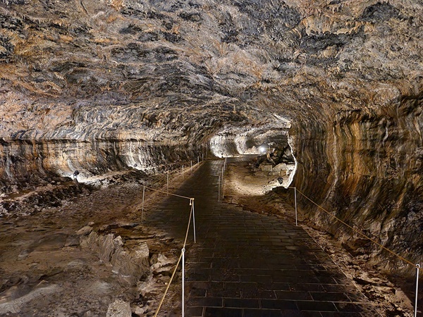 한림공원 내 천연기념물 제236호로 지정된 용암동굴, 협재굴 모습
