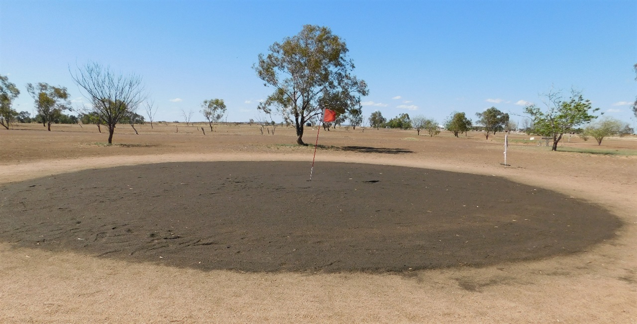 잔디가 없는 곳에서도 골프를 즐기는 호주 사람들