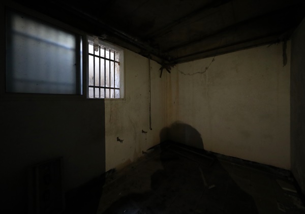 사진은 시민들이 감금되어 조사와 고문을 받았던 곳으로 알려진 한 보안부대의 지하실. 자료사진.