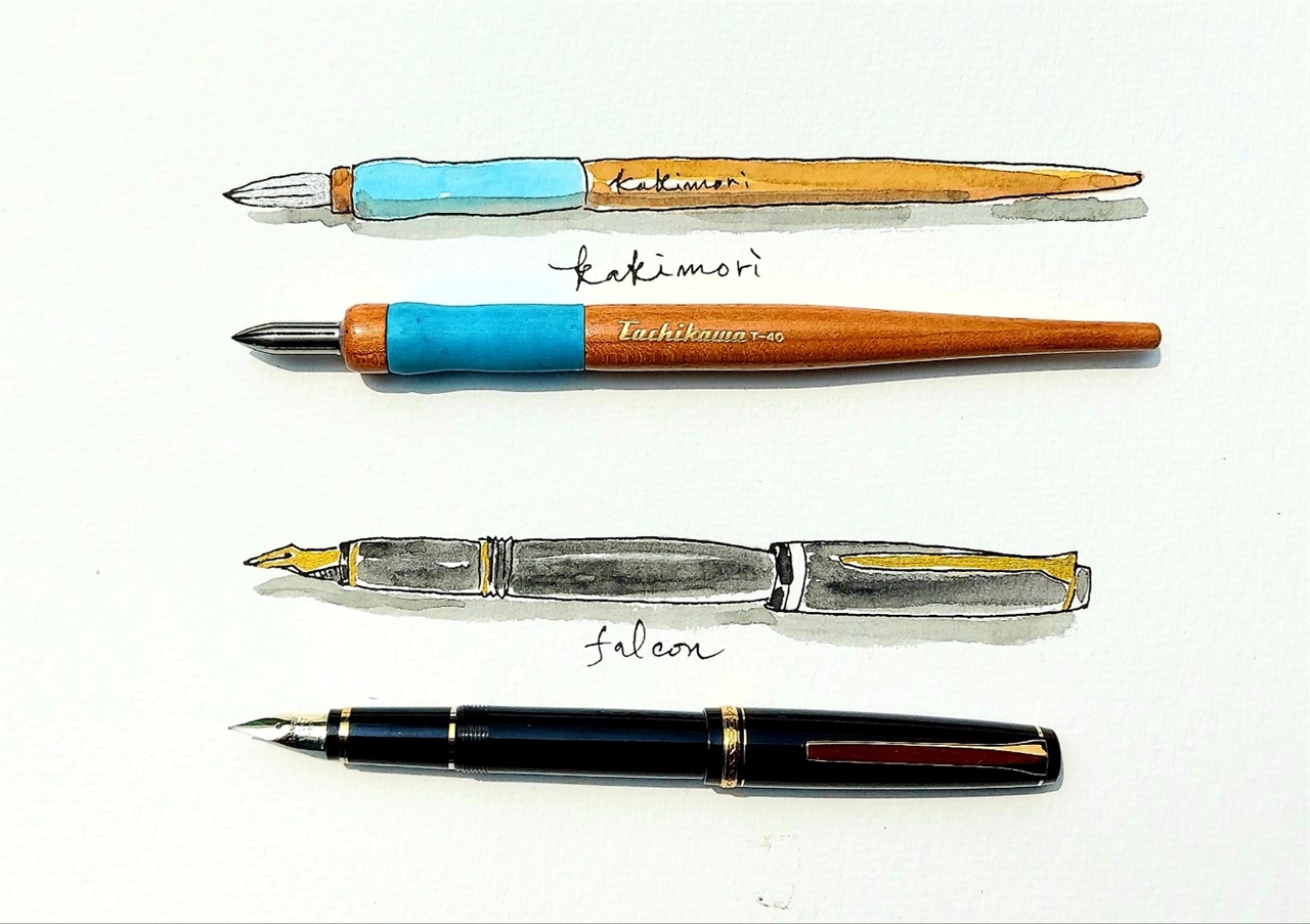  카키모리 펜촉과 나미키 팔콘 만년필을 그려서 실물과 함께 사진을 찍었다. 카키모리 펜을 사용해서 그렸다.