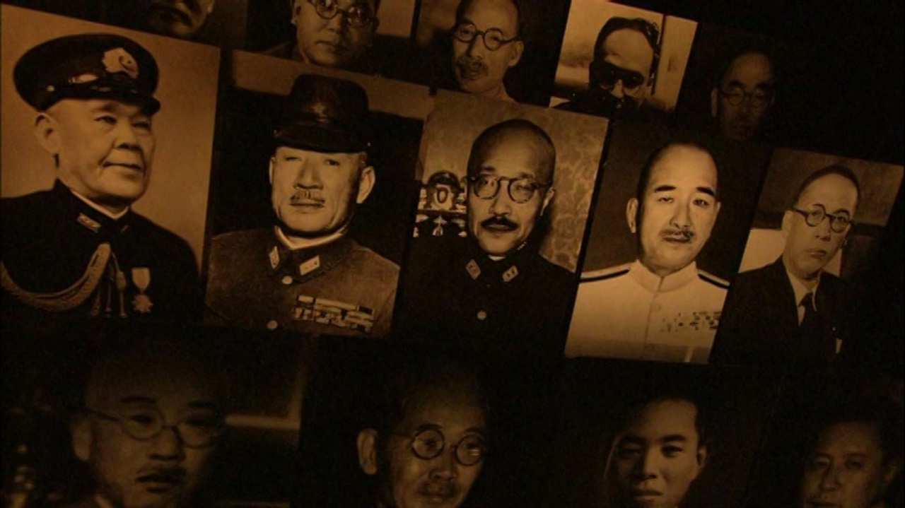 도조 히데키 총리(가운데)를 주축으로 육해군 통수부와 각 정부부처 수장들이 모여 전쟁에 관한 방침을 정했다.