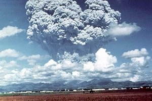 피나부토 화산의 분출