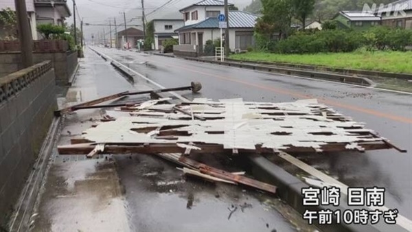 초강력 태풍 '난마돌' 피해 상황을 보도하는 일본 NHK 뉴스 갈무리.