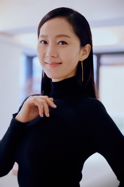  영화 <인생은 아름다워>에서 오세연 역을 맡은 배우 염정아.