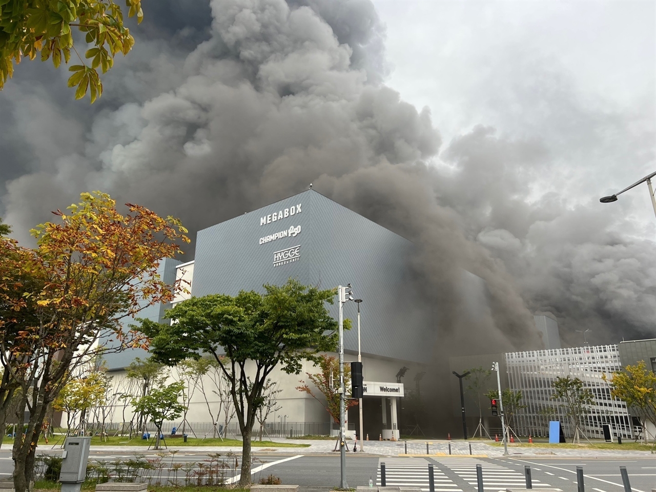 26일 오전 대전 유성구 용산동 현대프리미엄 아울렛에서 화재가 발생했다(자료 제공 대전시).