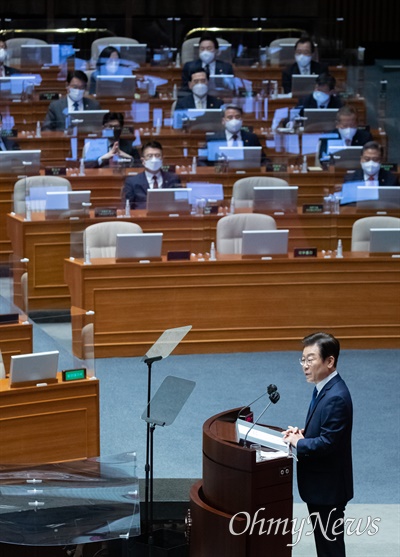 이재명 더불어민주당 대표가 28일 오전 서울 여의도 국회에서 열린 본회의에서 교섭단체 대표연설을 하고 있다.
