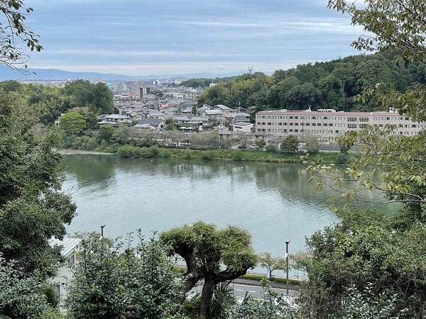 이시야마데라 절에서 내려다 보이는 세타가와 강입니다. 이 물은 굽이굽이 교토와 간사이 지역을 흘러 오사카만으로 흘러갑니다. 