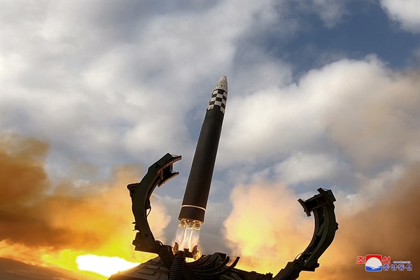 북한이 지난 11월 18일 김정은 국무위원장의 지도 아래 신형의 대륙간탄도미사일 화성-17형을 시험 발사했다. 