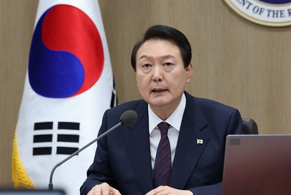 윤석열 대통령이 22일 오전 서울 용산 대통령실 청사에서 열린 국무회의에서 발언하고 있다.