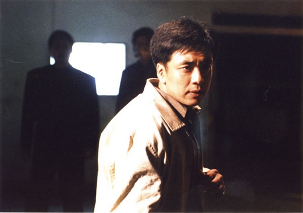  부드러운 멜로연기 전문배우로 명성을 얻은 김승우는 데뷔작 <장군의 아들> 이후 오랜만에 액션연기를 선보였다.
