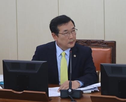 베이비박스 유기아동에 대한 관리 소홀을 지적한 서울시의회 유만희 의원