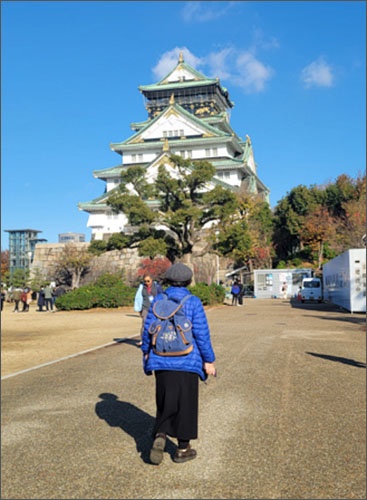 오사카성의 상징인 천수각, 이곳을 찾은 날은 유난히 하늘이 높고 푸르렀다.