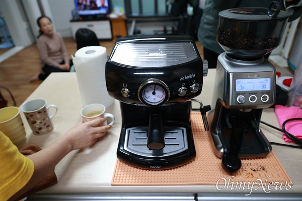 조경철씨의 '카페 사장' 꿈이 담긴 커피 머신.