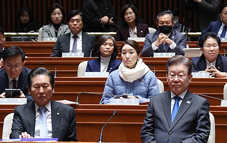 "준연동형 지키자" vs. "병립형 돌아가자"... '반반' 갈린 민주당