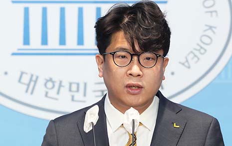 갑자기 불꺼진 기자회견 "진보정치가 이만큼 암울하지만..."