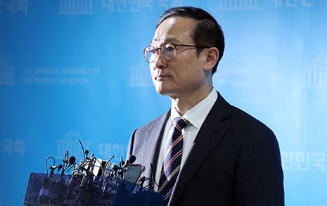 [오마이포토] '탈당' 홍영표 "민주당 공천은 정치적 학살"