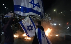 이스라엘 '극우' 총리, 국민 저항에 '사법 무력화' 일시 멈춤