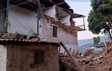 네팔 강진 사망자 128명으로 늘어... "사망자 더 증가 전망"