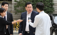 이재명 다시 만난 유동규, 검찰의 '김만배 기획설'에 힘 보태