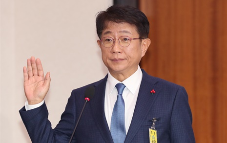 [오마이포토] 선서하는 박상우 국토교통부 장관 후보자