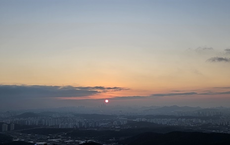 소래산 정상에서의 해넘이와 해돋이