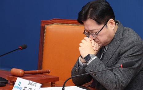 "천인공노 정치 테러" 민주당 지도부, '이재명 피습' 강력 규탄