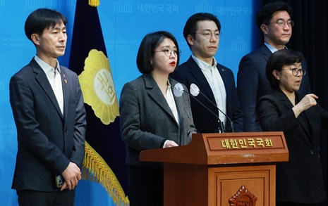 용혜인의 '위성정당' 정면돌파 "민주당과 합당 불가 원칙"