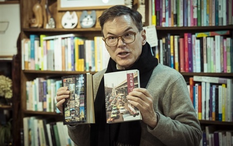 서울 사랑한 파란 눈의 언어학자, 그가 전하는 도시의 존재 이유