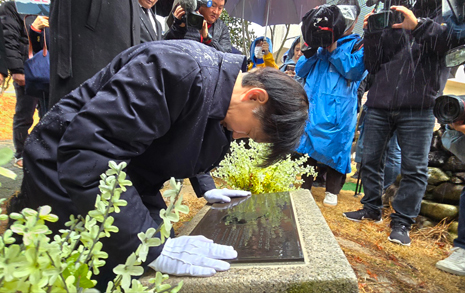 조국 "돌아갈 다리 불살랐다, 광주시민 열망 품겠다"