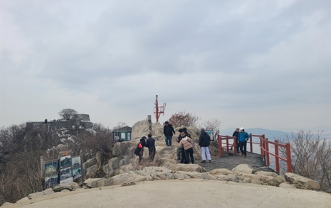 주말이면 수천 명... 마니산에서 좋은 기운 받아 가세요