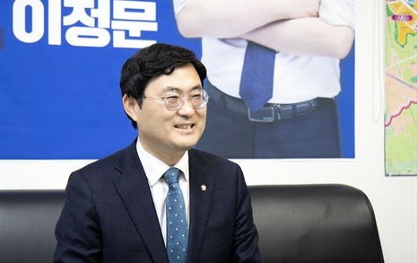 이정문 "천안을 더 발전시킬 적임자... 국민변호인 될 것"