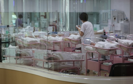 출산율 또 최저, 1년간 한국여성 취재한 BBC "문제 핵심은..."