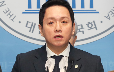 유가족과 '총선 출사표' 임태훈 "무도한 권력과 싸우겠다"