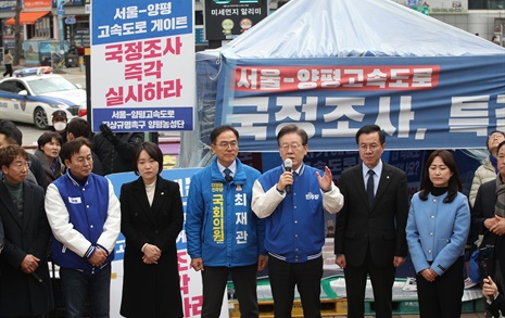 [오마이포토] 이재명, 서울-양평 고속도로 의혹 농성장 방문