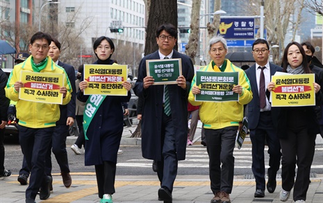 [오마이포토] 녹색정의당, 윤석열 대통령 불법선거운동 형사고발