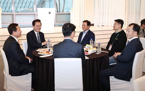 강석훈 산업은행 회장 만난 박완수 "벤처기업 적극 투자" 요청