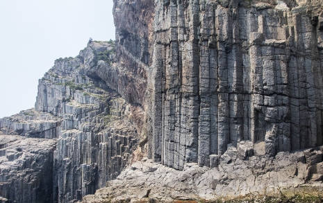 '부러진 연필 조각' 수백개, 1억 년 비경 숨겨진 섬