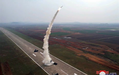 북한 "전략순항미사일 초대형 탄두 위력시험... 목적 달성"