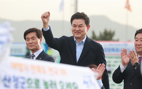 [사진] 경남도민체전 개회식에 함께했던 김태호 의원