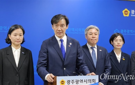 광주 찾은 조국, '민주당 호남 독주' 깨나 