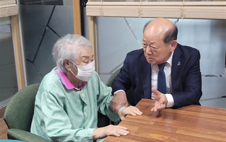 국가인권위원장, 양금덕 할머니에 "인권상 수여 무산, 죄송하다"