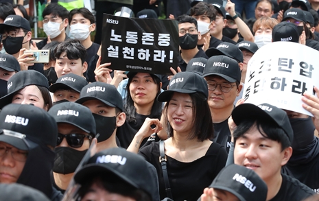"이재용은 바지회장"... 마스크 벗고 외친 젊은 삼성 직원들